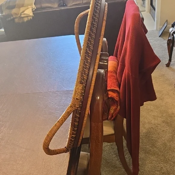 Round Woven Serving Tray with Handles - Picture 4 of 5